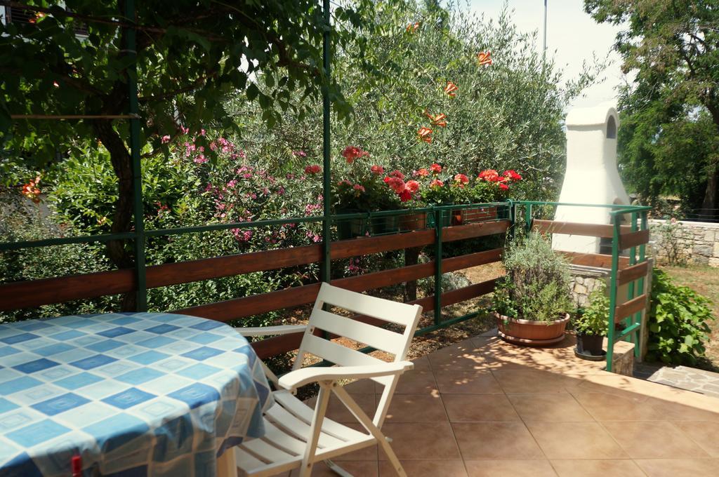 Studio And Apartment Nadia With Garden ポレッチ 部屋 写真
